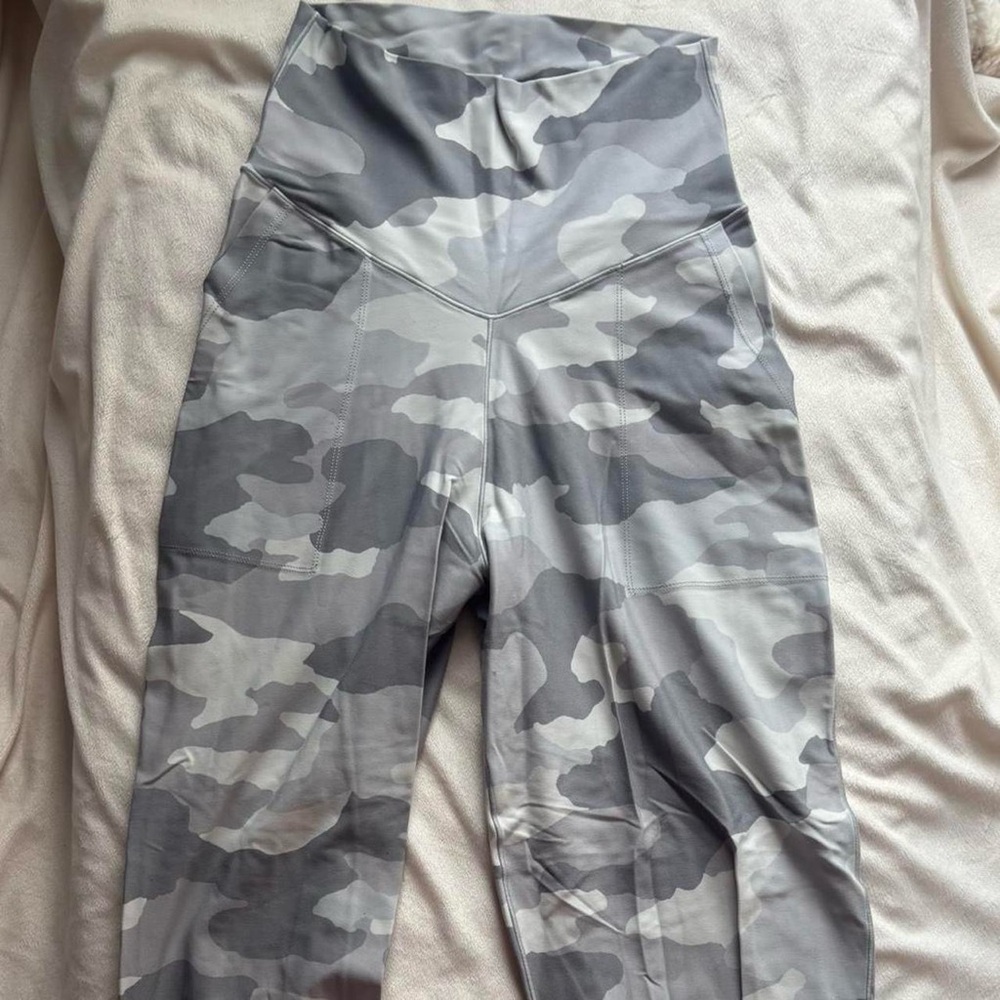 Gray Aerie Camouflage Leggings